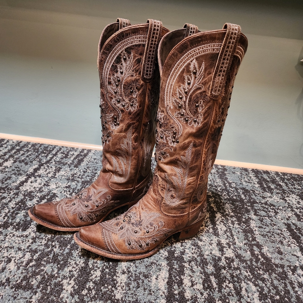Lane Santorini Women's Embroidered Taupe Western Heeled Boot - Picture 8 of 15